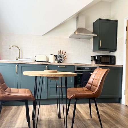 Modern Central One Bedroom Apartment In Penzance Buitenkant foto