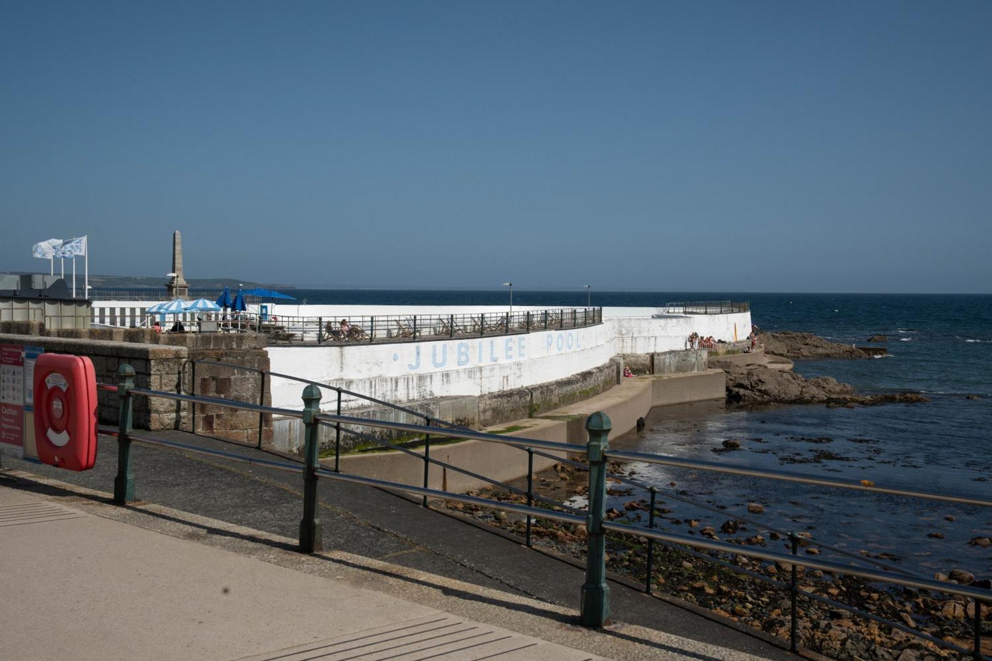 Modern Central One Bedroom Apartment In Penzance Buitenkant foto