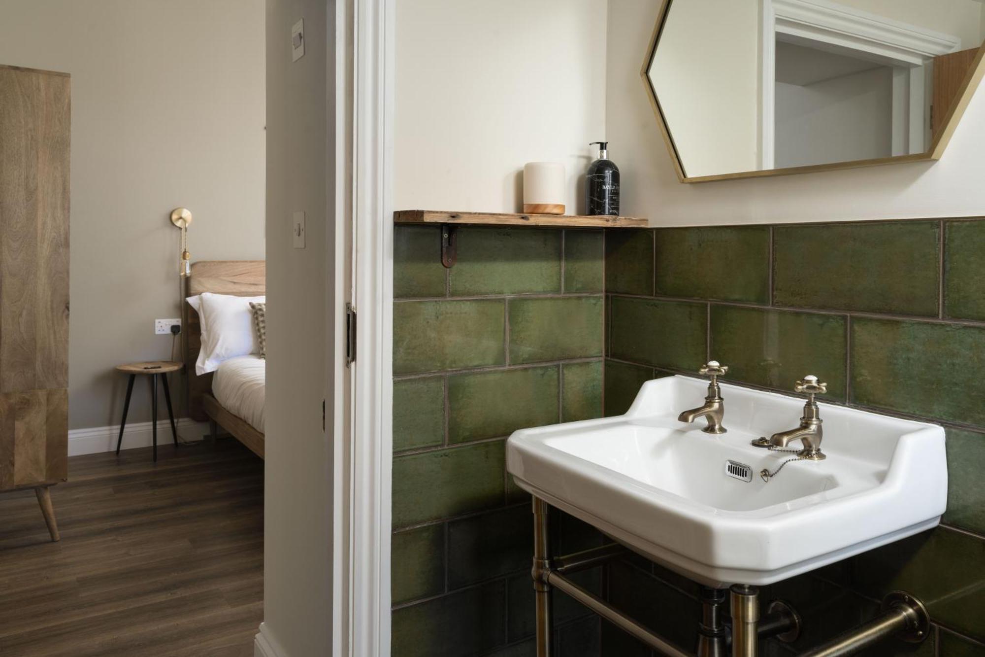 Modern Central One Bedroom Apartment In Penzance Buitenkant foto