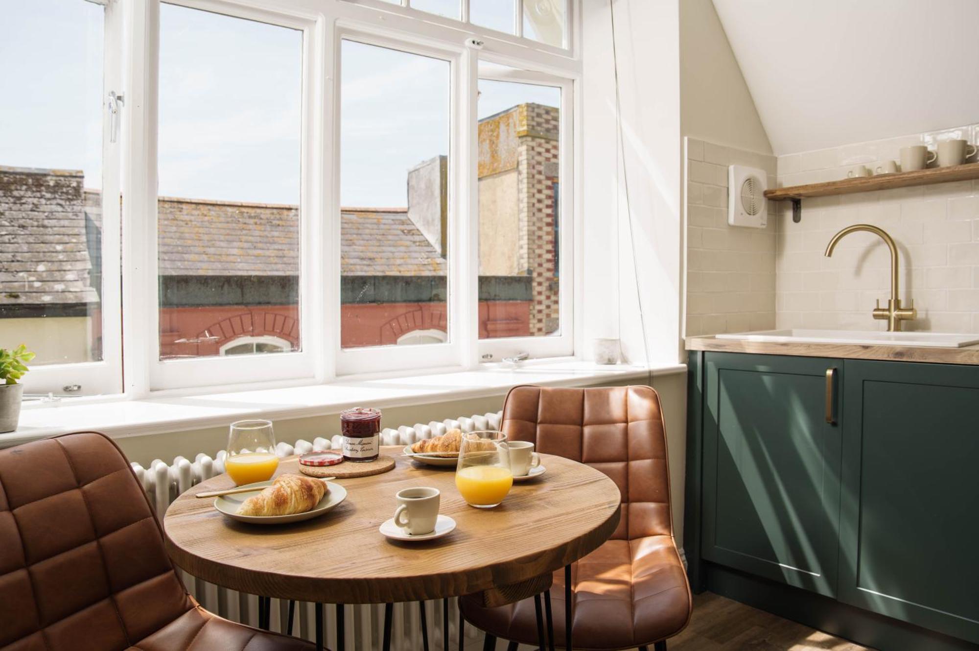 Modern Central One Bedroom Apartment In Penzance Buitenkant foto