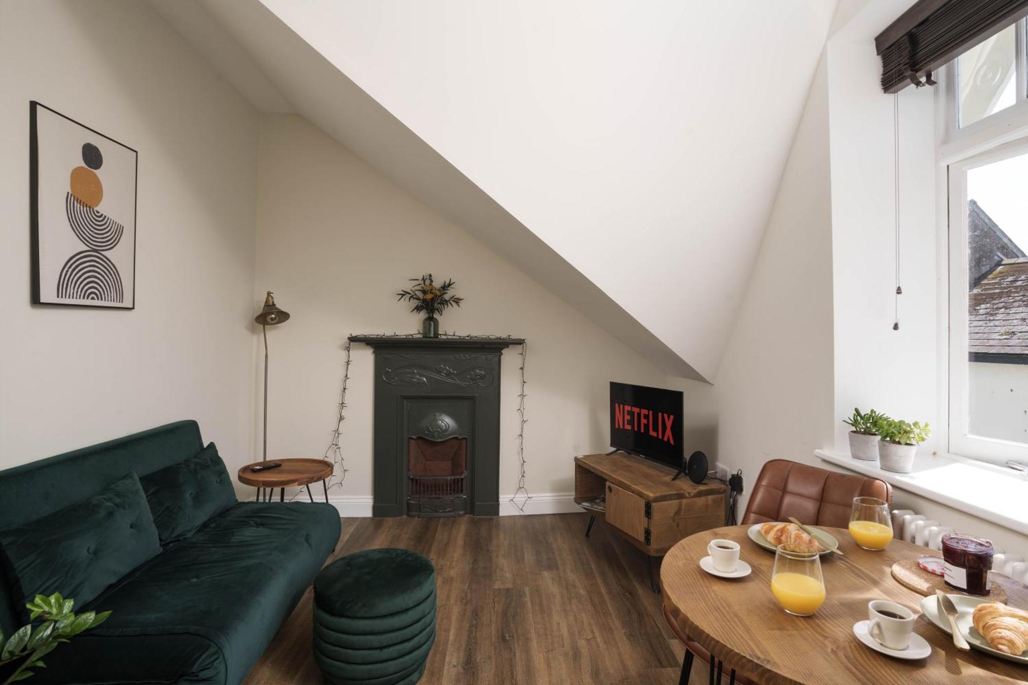 Modern Central One Bedroom Apartment In Penzance Buitenkant foto