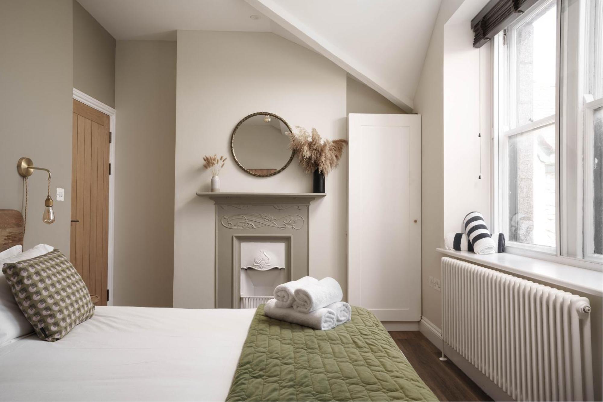 Modern Central One Bedroom Apartment In Penzance Buitenkant foto