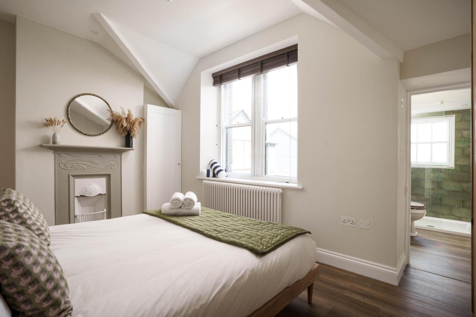 Modern Central One Bedroom Apartment In Penzance Buitenkant foto